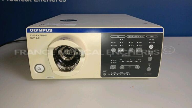 Olympus Xenon Light Source Evis Exera III CLV-190 (No power -Damaged - See Pictures - For spare parts) *7456342*