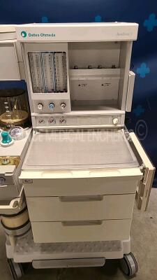 Datex Ohmeda Anesthesia Machine Aestiva/5 7900 with Smartvent - S/W 4.8 (¨Powers up) - 2