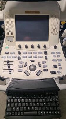 Ge Ultrasound Vivid E9 - YOM 04/2012 - Boot error - monitor lock to be repaired (Powers up) *VE93317* - 2