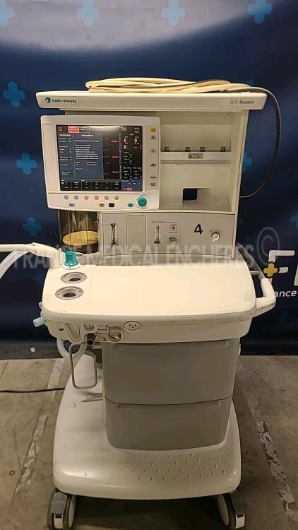 Datex Ohmeda Anesthesia Machine S5/Avance - S/W 3.20 - w/ GE module E-CAI0-OO YOM 10/2013 (Powers up) *ANBH00598*