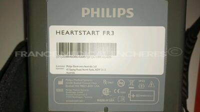 Lot of 3 x Philips Medical Defibrillators Heartstart FR3 - w/ 3 x Philips Batteries 989803150161 (All power up - French Language) *C18K-00404/C18F-00044/C15D-00500* - 4