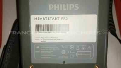 Lot of 3 x Philips Medical Defibrillators Heartstart FR3 - w/ 3 x Philips Batteries 989803150161 (All power up - French Language) *C18K-00404/C18F-00044/C15D-00500* - 7