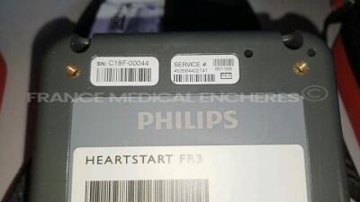 Lot of 3 x Philips Medical Defibrillators Heartstart FR3 - w/ 3 x Philips Batteries 989803150161 (All power up - French Language) *C18K-00404/C18F-00044/C15D-00500* - 8