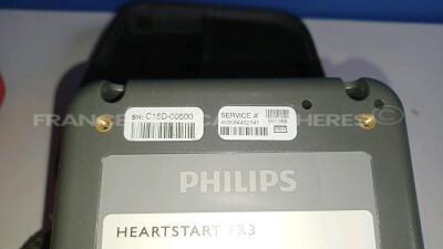 Lot of 3 x Philips Medical Defibrillators Heartstart FR3 - w/ 3 x Philips Batteries 989803150161 (All power up - French Language) *C18K-00404/C18F-00044/C15D-00500* - 11