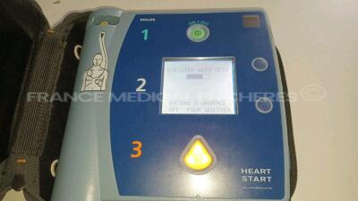 Lot of 2 x Philips Medical Defibrillators Heartstart FR3 - w/ 1 x Philips Battery and 1 x Philips Defibrillator Heartstart FR2+ w/ 1 x Philips Battery (All power up - French Language) *C18F-00007/C16I-00237/0908288370* - 2