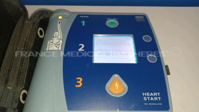 Lot of 2 x Philips Defibrillators Heartstart FR2+ (All power up - French Language - Missing Batteries) *1011890826* - 3