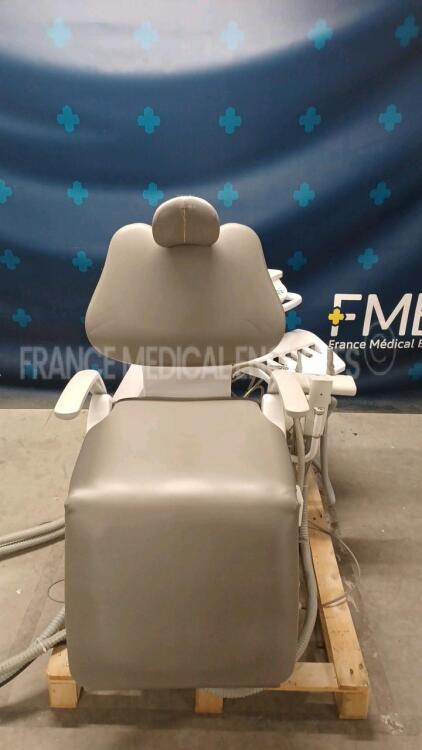 Belmont Dental Chair Clesta 2 - YOM 2012 with handpieces MiniMate and 2x Bien MX - deinstalled in 2023 declared functional by the seller