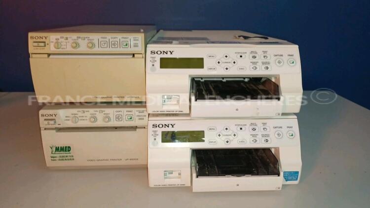 Lot of 1 x Sony Video Graphic Printer UP-890CE and 1 x Sony Video Graphic Printer UP-895CE and 2 x Sony Color Video Printer UP-25MD - YOM 2012/2015 (All power up - Missing Power Buttons - Damaged Display - See Pictures) *710812/721771/64701/45135*