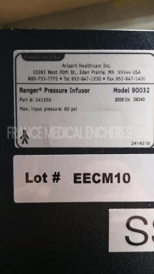 Lot of 1 x GE Ultrasound Logiq 400 - boot error with GE probe C364 untested YOM 2013 and 1 GE probe LA39 untested YOM 2002 and 1 x Ranger Pressure Infusor 90032 (Both power up) - 20