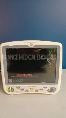 Lot of 2 x GE Medical Patient Monitors Dash 5000 - YOM 2008/2012 - S/W 7.3 - Options 4PS - CO2 - 12SL - ACI-TIPI - TEND HT-AMPL - Network - Cardio Pulmonary - Cardiac - FIB Atrial - ECG Intellirate - AVOA Plus (Both Power Up - French Language - Cosmetic - 4