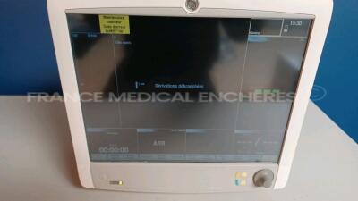 GE Patient Monitor Carescape B650 - YOM 2012/12 - w/ 1 x GE Module E-PSMP-01 - YOM 2012/12 (Powers up - French Language - Slight scratches on display screen - See Pictures) *SEW12504785HA/6931160* - 4