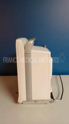 GE Patient Monitor Carescape B650 - YOM 2012/12 - w/ 1 x GE Module E-PSMP-01 - YOM 2016/08 (Powers up - French Language - See Pictures) *SEW12504795HA/8009298* - 3