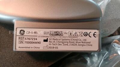 GE Healthcare Ultrasound Versana Essential VA - YOM 03/2019 - Version R1.0.0 - in excellent condition - tested and controlled by OEM - Ready for clinical use - w/ 1 x GE Transducer C2-5-RS - YOM 2019 and 1 x GE Transducer L6-12-RS - YOM 2023 (Powers up - - 11