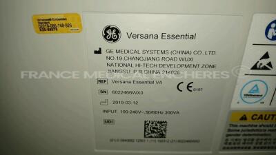 GE Healthcare Ultrasound Versana Essential VA - YOM 03/2019 - Version R1.0.0 - in excellent condition - tested and controlled by OEM - Ready for clinical use - w/ 1 x GE Transducer C2-5-RS - YOM 2019 and 1 x GE Transducer L6-12-RS - YOM 2023 (Powers up - - 17