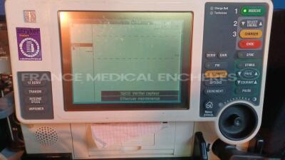 Medtronic/Physio-Control Defibrillator/Monitor Lifepak 12 - YOM 2005 - S/W 3011371-134 - User Test Passed - Multilingual Device - Missing Paddles - w/ 1 x ECG Leads and 1 x SPO2 Sensors and 1 x Cuff (Powers up - Slight Scratches - Batteries not included - - 5