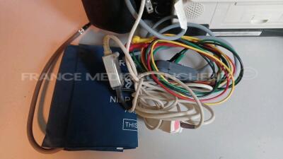 Medtronic/Physio-Control Defibrillator/Monitor Lifepak 12 - YOM 2005 - S/W 3011371-134 - User Test Passed - Multilingual Device - Missing Paddles - w/ 1 x ECG Leads and 1 x SPO2 Sensors and 1 x Cuff (Powers up - Slight Scratches - Batteries not included - - 3