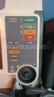 Medtronic/Physio-Control Defibrillator/Monitor Lifepak 12 - YOM 2009 - S/W 3011371-134 - User Test Passed - Multilingual Device - Missing Paddles - w/ 1 x Battery Charger - YOM 2009 and 1 x ECG Leads and 1 x SPO2 Sensors and 1 x Cuff (Powers up - Slight S - 8