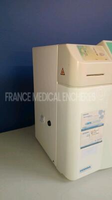 Horiba Medical Hematology Analyzer ABX Micros 60 OS - YOM 2015 - S/W 1.7.4 (Powers up - French Language - See Pictures) *401OS93759* - 3