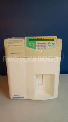 Horiba Medical Hematology Analyzer ABX Micros 60 OS - S/W 1.7.4 (Powers up - French Language - See Pictures) *603OS80008*