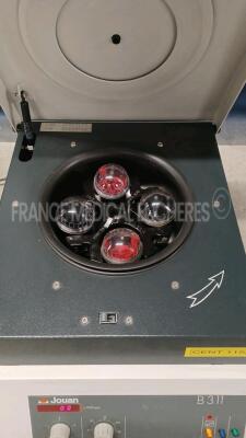 Jouan Centrifuge B3 11 (Powers up) *39510190* - 3