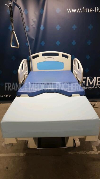 Medisa Birthing Bed Sponc - tested and functional (Powers up)