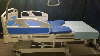 Medisa Birthing Bed Sponc - tested and functional (Powers up) - 3