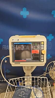 Lot 4x Philips Patient Monitors including 3x VM4 Suresigns and 1x VM6Suresigns YOM from 2007 to 2011 (All power up) *US74014426/US94348602/US12554359* - 5