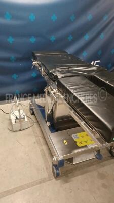 Maquet Operating Table Alphamaquet Plus - YOM 2012 w/ Remote Control (Powers up) - 2