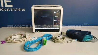 GE Patient Monitor Carescape B450 - YOM 2016/05- w/ 1 x GE Module E-NMT-00 - YOM 2008/10 and 1x GE Module E-PSMP-01 with Cuff - ECG Leads and SPO2 Sensor (Powers up - French Language - See Pictures) *SNE16200008HA/6461491/8035406*