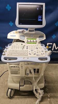 GE Ultrasound Vivid 7 Dimension - YOM 2009 - S/W 7.2.1 one button is missing on the keyboard (see picture) - Options media DICOM - 4D - contrast VG - TM anatomic - tissue velocity imaging and tissue tracking - Q analysis - blood flow imaging - echopac ech