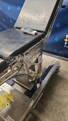 Maquet Operating table 1140.10AN with remote control (Powers up) - 2