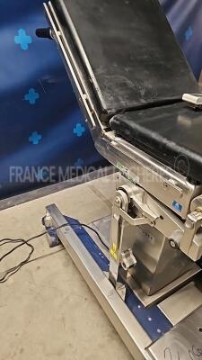 Maquet Operating table 1140.10AN with remote control (Powers up) - 3