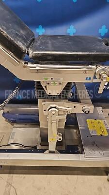 Maquet Operating table 1140.10AN with remote control (Powers up) - 4