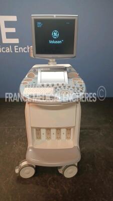 GE Ultrasound Voluson E8 BT13.5 - YOM 2016 - S/W 14.0.9.1694 - Options - DICOM - SonoIT - IOTA LR2 - CW - IEC62359 Ed.2 - Expert - SonoBiometry - BT Activation w/ GE Probes RIC5-9-D - YOM 2015/08 and RAB4-8-D - YOM 2015/11 (Powers up) *D24491*