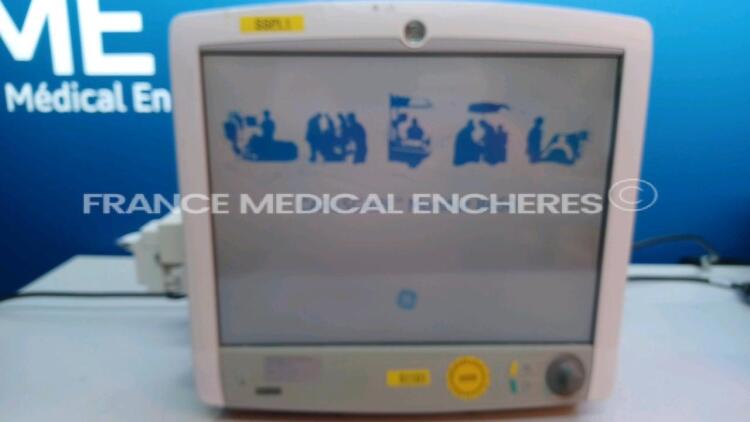 GE Patient Monitor Carescape B650 -YOM 2010 - w/ E-PSM-00 Module and E-CAIO-00 module (Powers up) *SEW10467256HA*