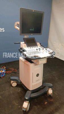 GE Ultrasound Logiq F8 - YOM 2017/04 - S/W R2.0.4 - Options - Basic w/ GE Probe L6-12-RS - YOM 2016/09 (Powers up) *626610WX0* - 2