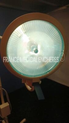 Berchtold Mobile Operating Light Chromophare D300 - See pictures of the damage (Powers up) - 4