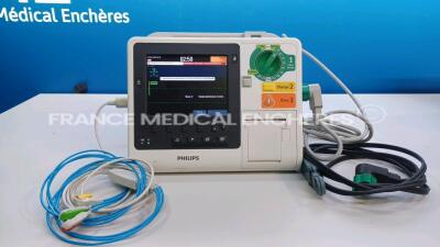 Philips Monitor Defibrillator HeartStart XL Plus - YOM 2015 - french language - options ECG - W/ Paddles and ECG Leads (Powers up) *US81515329*