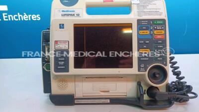 Medtronic/Physio-Control Defibrillator/Monitor Lifepak 12 - YOM 2006 - S/W 3011371-134 - User Test Passed - Multilingual Device - Missing Paddles and Batteries (Powers up - See Pictures) *37041598*