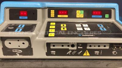 Valleylab Electrosurgical Unit Force 2 (Powers up) - 4