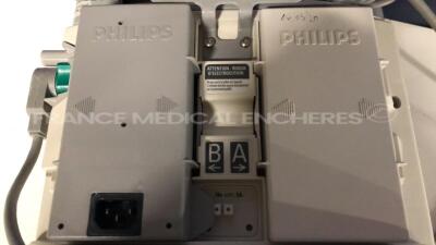 Philips Defibrilator Heartstart MRX - YOM 2010 - S/W F.03.07 w/ Philips Paddles and Philips Battery M3539A and Philips Battery M3538A (Powers up) - 9