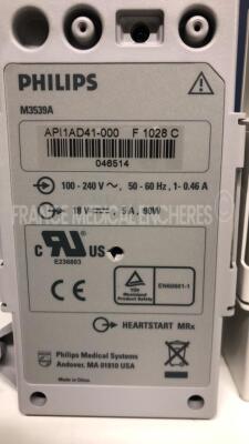 Philips Defibrilator Heartstart MRX - YOM 2010 - S/W F.03.07 w/ Philips Paddles and Philips Battery M3539A and Philips Battery M3538A (Powers up) - 12