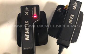 Philips Defibrilator Hearstart XL - YOM 2005 - w/ Paddles - no power supply (Powers up) - 5