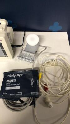 Lot of Welch Allyn Patient Monitors Propaq 246 - YOM 2004 - S/W 3.50.00 w/ Adult NIPB cuffs and ECG hoses (Powers up) - 7