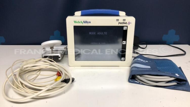 Welch Allyn Patient Monitor Propaq 246 - YOM 2004 - S/W 3.50.00 w/ Adult NIPB cuff and ECG hose (Powers up)