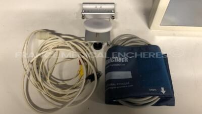 Welch Allyn Patient Monitor Propaq 246 - YOM 2004 - S/W 3.50.00 w/ Adult NIPB cuff and ECG hose (Powers up) - 6