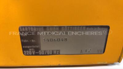 Sartorius Pharmacy Preparation Scale 1602001 (Powers up) - 6