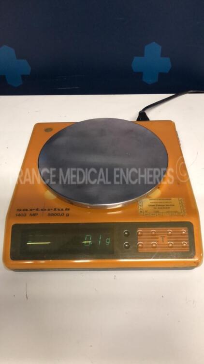 Sartorius Precision Scale 1403 A (Powers up)