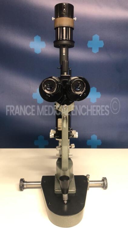 Haag Streit Slit Lamp B900 - YOM 2005 w/ binoculars X10 and Bobes tonometer