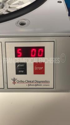 Johnson and Johnson Centrifuge Ortho Biovue System - no power cable (Powers up) - 6